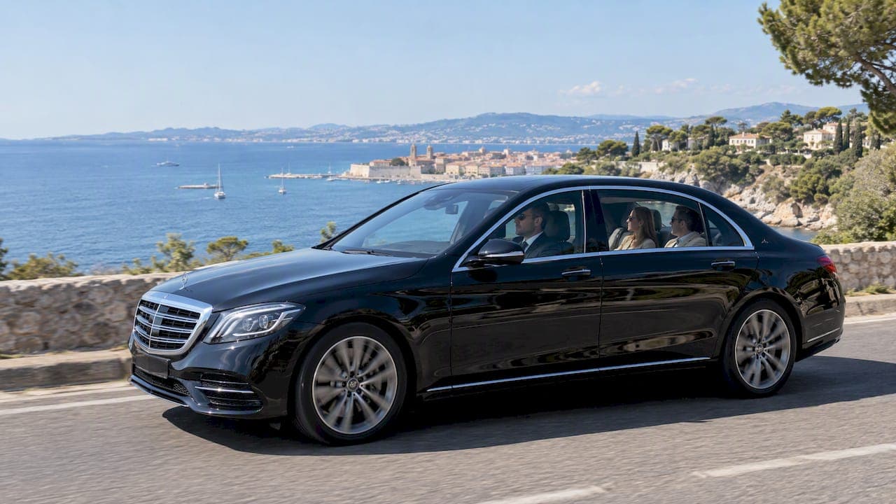 Châteauneuf du Pape Tour from Nice: Private Chauffeur, Booked Tastings